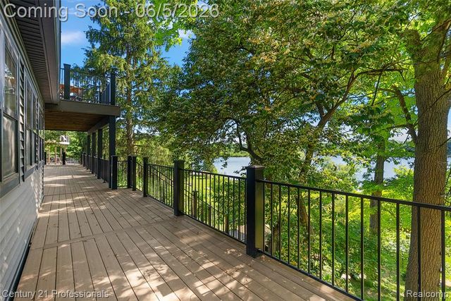 1420 Pettibone Lake Road, Highland, MI 48356