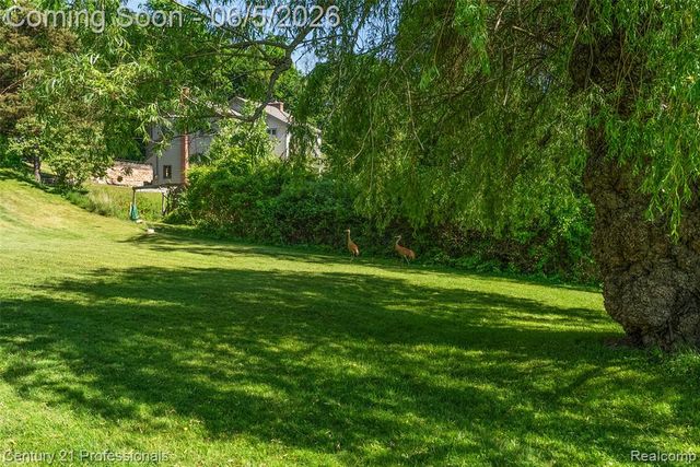 1420 Pettibone Lake Road, Highland, MI 48356