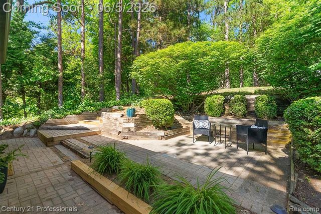 1420 Pettibone Lake Road, Highland, MI 48356