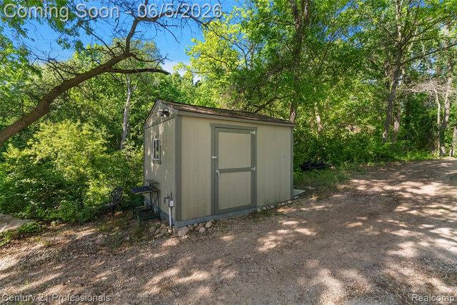 1420 Pettibone Lake Road, Highland, MI 48356