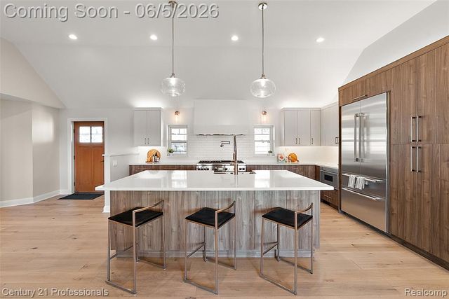 1420 Pettibone Lake Road, Highland, MI 48356