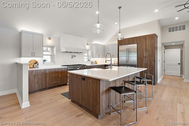 1420 Pettibone Lake Road, Highland, MI 48356