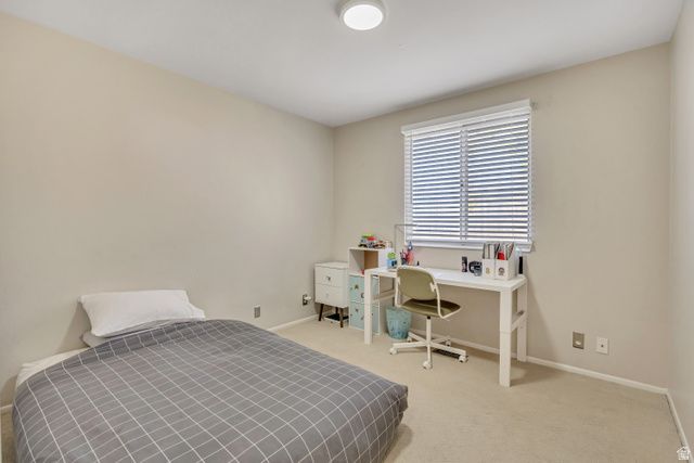 2600 E OAK CREEK DR, Sandy, UT 84093