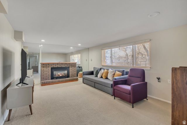 2600 E OAK CREEK DR, Sandy, UT 84093