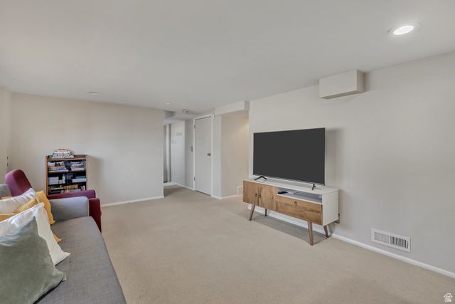 2600 E OAK CREEK DR, Sandy, UT 84093