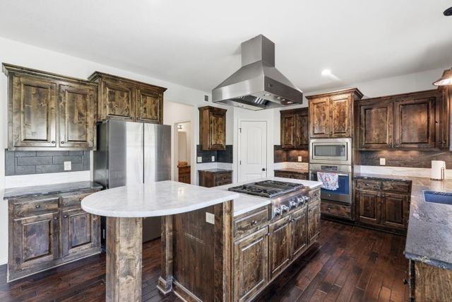 2298 W Hazelwood Street, Olathe, KS 66061