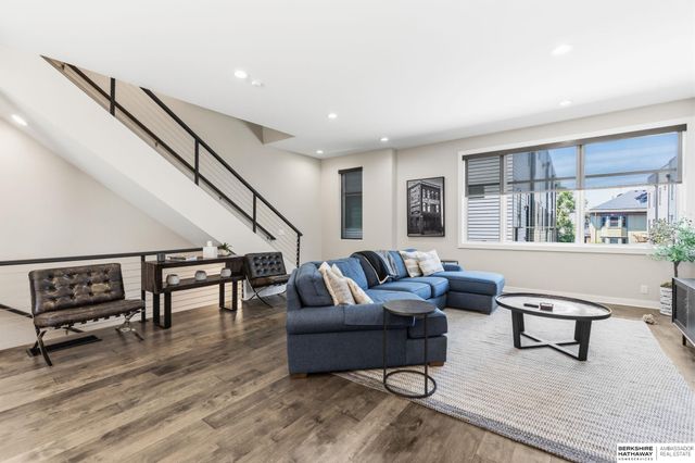 1007 Johnston Plaza, Omaha, NE 68108
