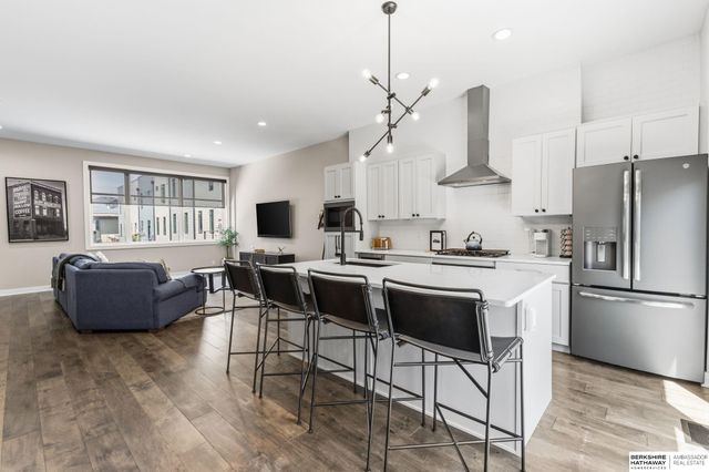 1007 Johnston Plaza, Omaha, NE 68108