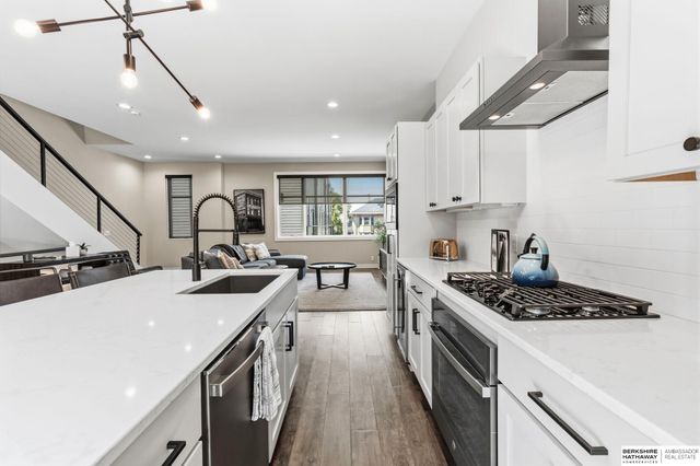 1007 Johnston Plaza, Omaha, NE 68108