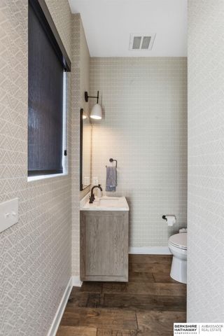 1007 Johnston Plaza, Omaha, NE 68108