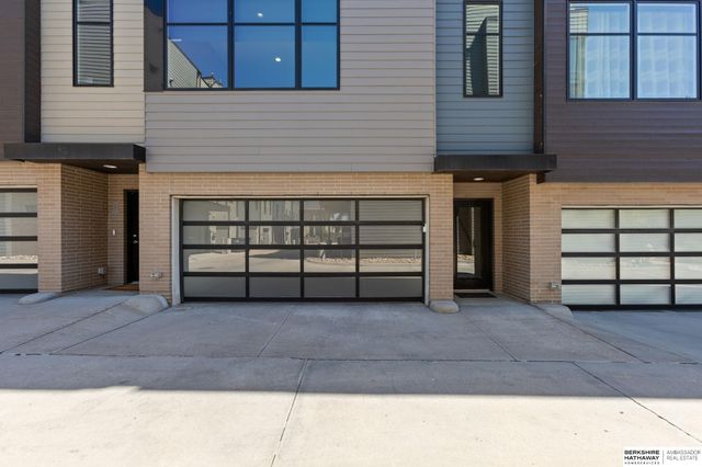 1007 Johnston Plaza, Omaha, NE 68108