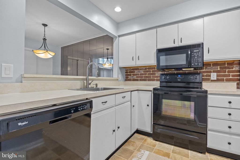 Image 10 of property listing at 45 BROOKSIDE CT #45, Horsham, PA 19044