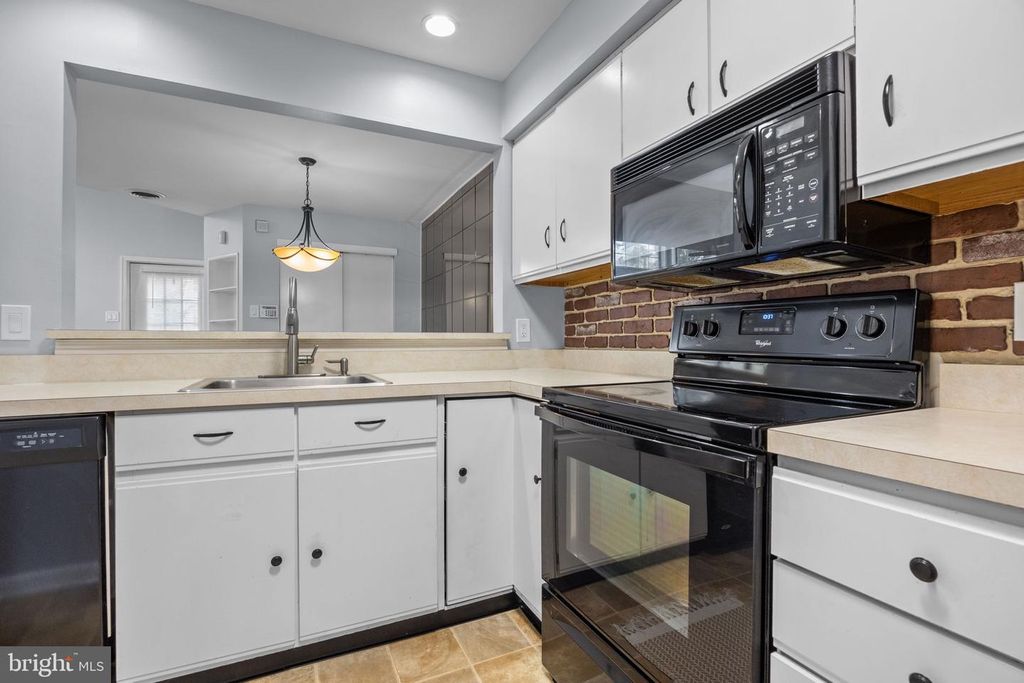 Image 11 of property listing at 45 BROOKSIDE CT #45, Horsham, PA 19044