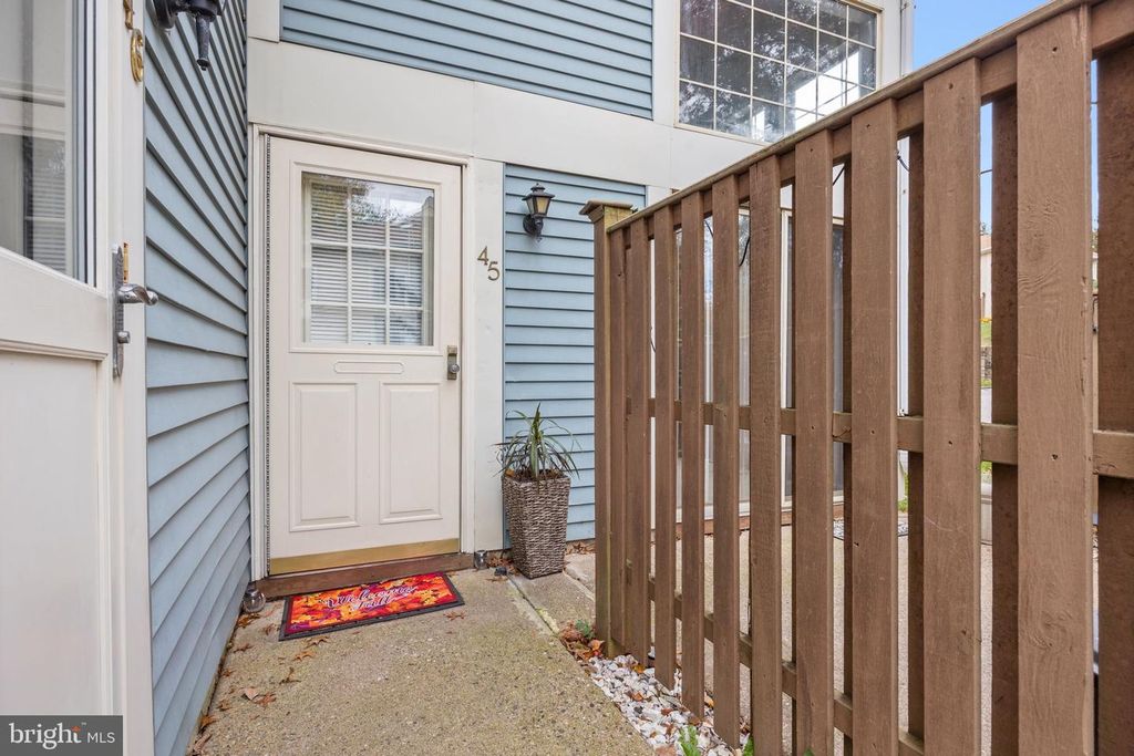 Image 3 of property listing at 45 BROOKSIDE CT #45, Horsham, PA 19044