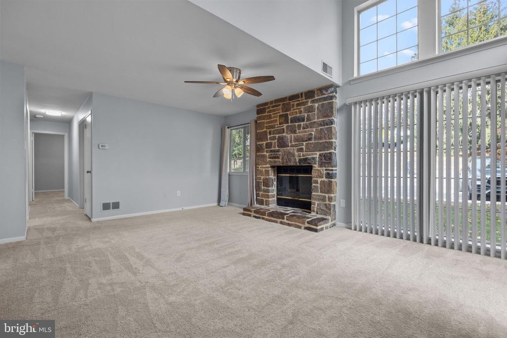 Image 4 of property listing at 45 BROOKSIDE CT #45, Horsham, PA 19044