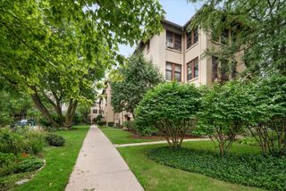 949 Lake Street 1F, Oak Park, IL 60301