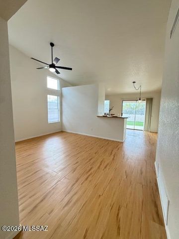 8141 N Streamside Avenue, Tucson, AZ 85741