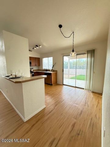 8141 N Streamside Avenue, Tucson, AZ 85741