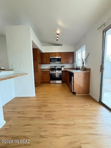 8141 N Streamside Avenue, Tucson, AZ 85741