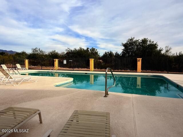 8141 N Streamside Avenue, Tucson, AZ 85741