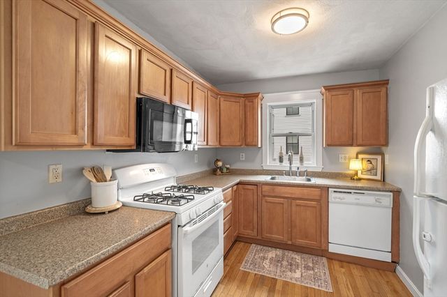 33 Essex St 1, Salem, MA 01970