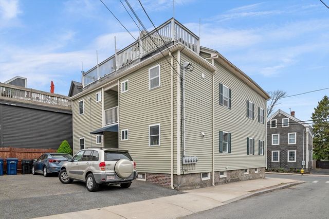 33 Essex St 1, Salem, MA 01970