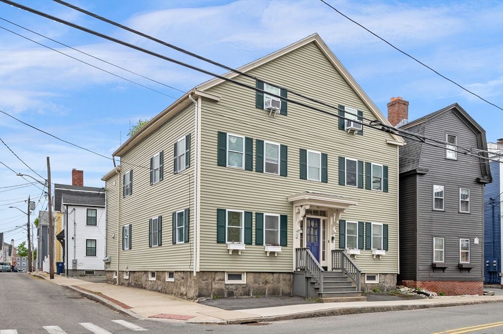 33 Essex St 1, Salem, MA 01970