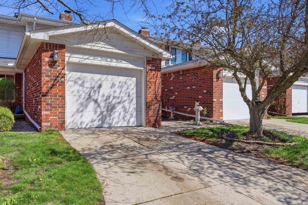 42211 Toddmark Ln Lane, Clinton Township, MI 48038