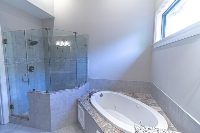 2422 CRIMSON RIDGE LN, Unincorporated, TN 38016