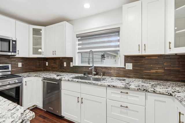 232 Woodcrest Road, Oakhurst, NJ 07755