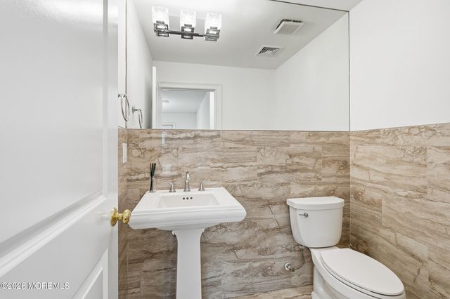 232 Woodcrest Road, Oakhurst, NJ 07755