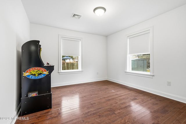 232 Woodcrest Road, Oakhurst, NJ 07755