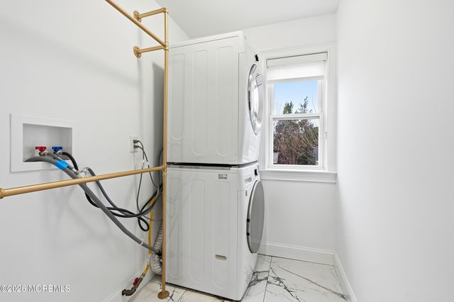 232 Woodcrest Road, Oakhurst, NJ 07755