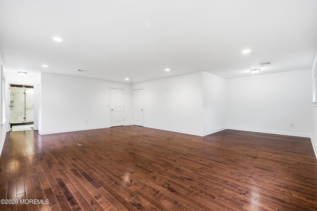 232 Woodcrest Road, Oakhurst, NJ 07755