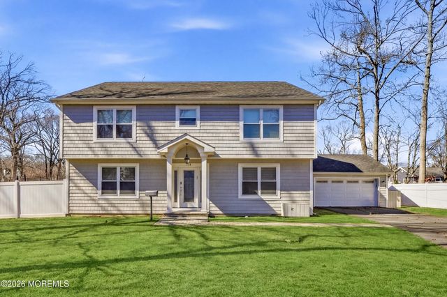 232 Woodcrest Road, Oakhurst, NJ 07755