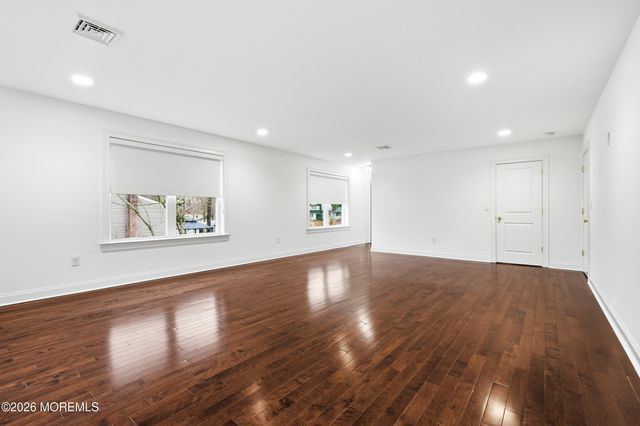 232 Woodcrest Road, Oakhurst, NJ 07755