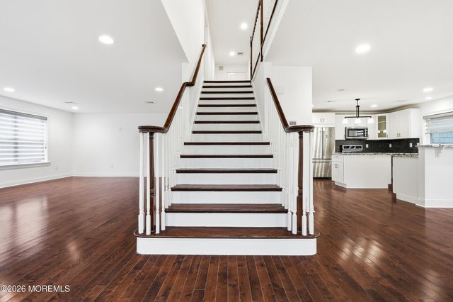 232 Woodcrest Road, Oakhurst, NJ 07755