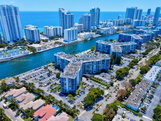 1000 Parkview Dr 811, Hallandale Beach, FL 33009