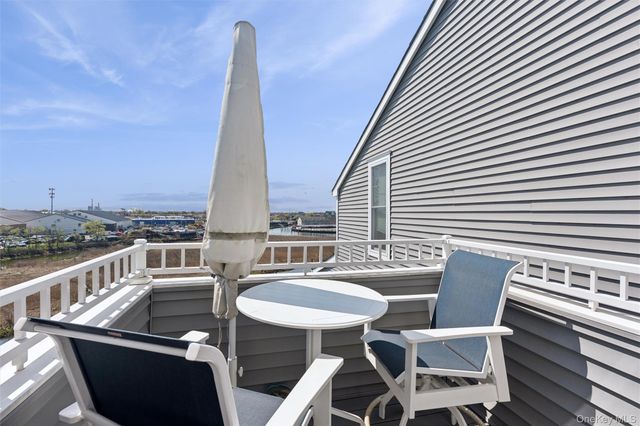 332 Marina Pointe Drive 332, East Rockaway, NY 11518