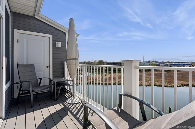 332 Marina Pointe Drive 332, East Rockaway, NY 11518