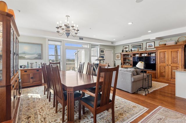 332 Marina Pointe Drive 332, East Rockaway, NY 11518