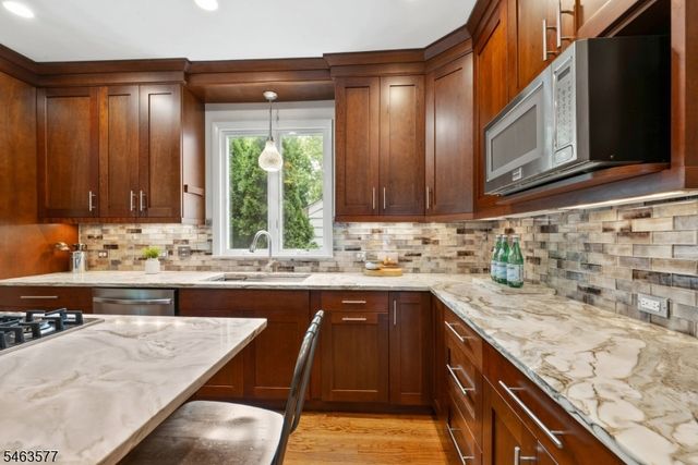 17 Floyd Rd, Verona Twp., NJ 07044