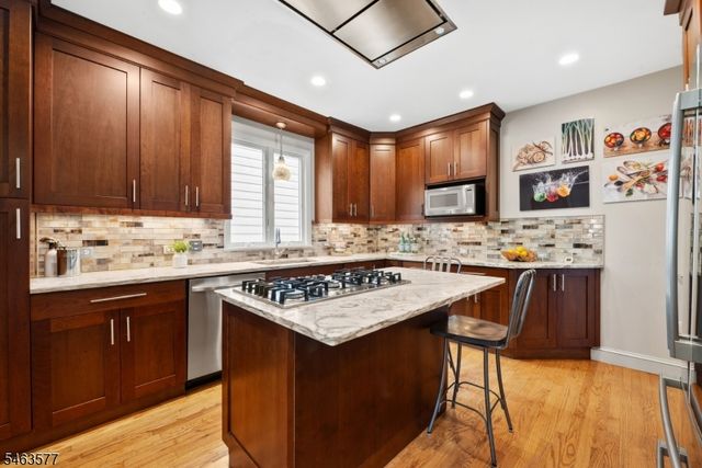17 Floyd Rd, Verona Twp., NJ 07044
