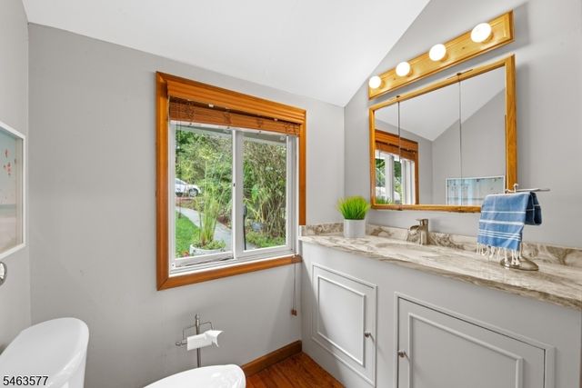 17 Floyd Rd, Verona Twp., NJ 07044
