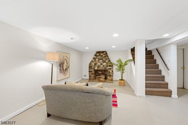 17 Floyd Rd, Verona Twp., NJ 07044