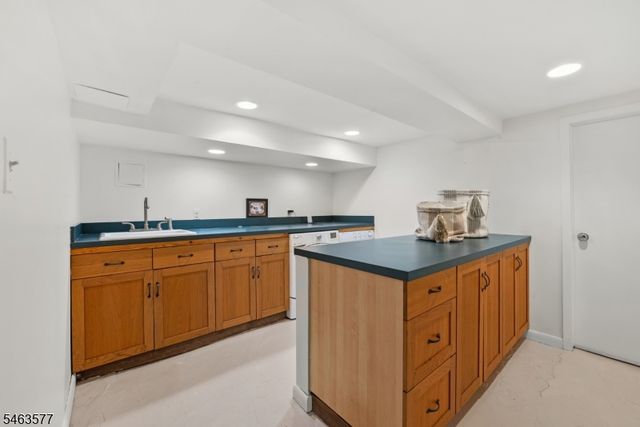 17 Floyd Rd, Verona Twp., NJ 07044