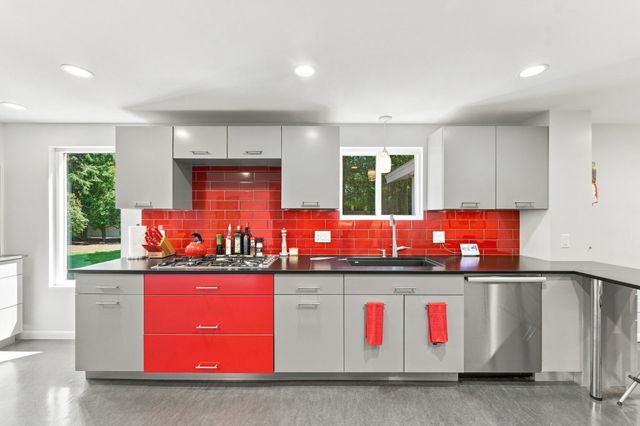94 Florence Rd, Lowell, MA 01851