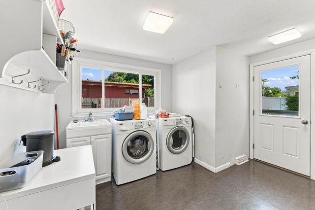 94 Florence Rd, Lowell, MA 01851