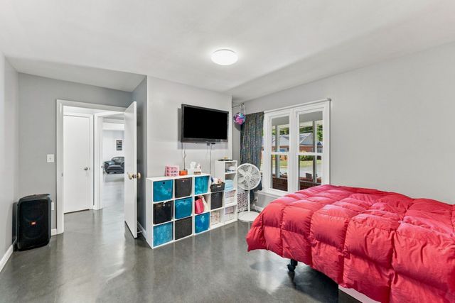 94 Florence Rd, Lowell, MA 01851