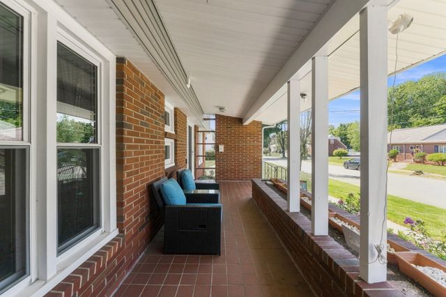 94 Florence Rd, Lowell, MA 01851